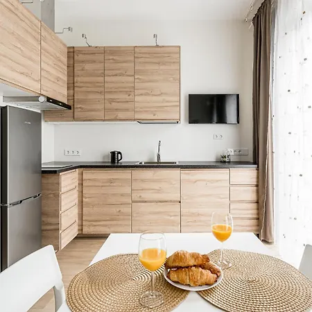 Apartment Center Studio, 24 *